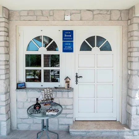 Lavanda Apartments&studios Appartamento *