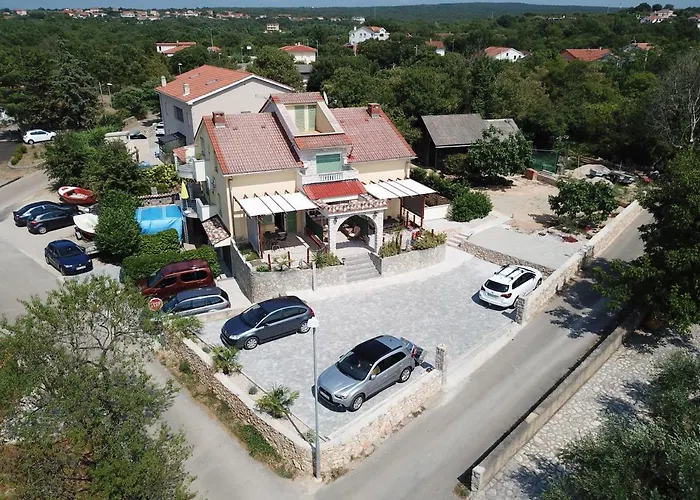 Lavanda Apartments&studios Апартаменты *