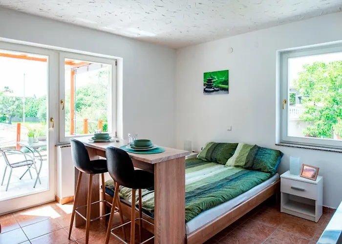 Lavanda Apartments&studios Апартаменты *