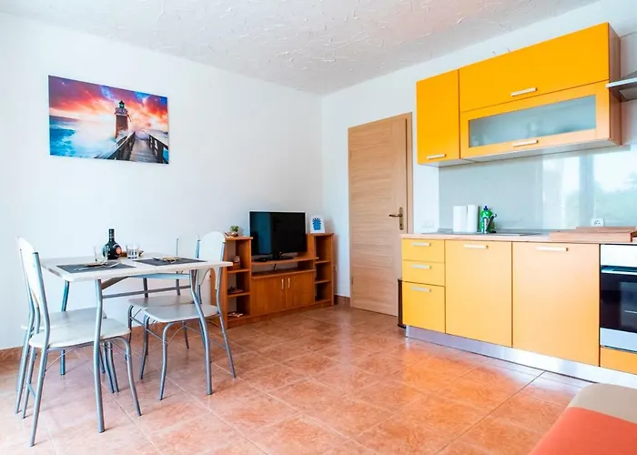 Lavanda Apartments&studios Апартаменты *