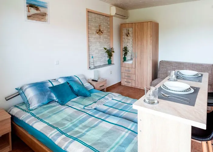 Lavanda Apartments&studios Апартаменты *