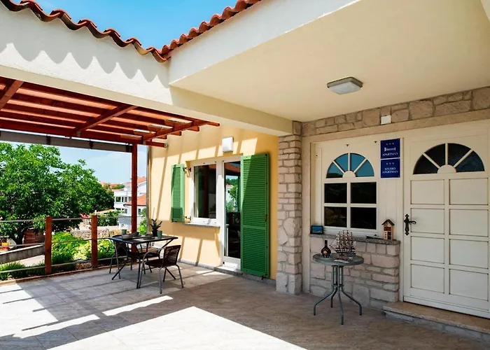 Lavanda Apartments&studios Апартаменты *