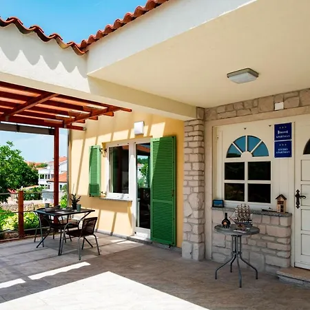 Lavanda Apartments&studios Appartement *